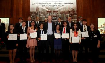 Entrega Cuauhtémoc Moctezuma becas a alumnos destacados para estudiar en la Universidad de Yale